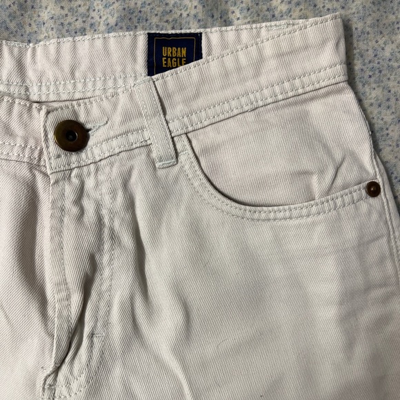 Basic Men’s White Shorts - Picture 2 of 2